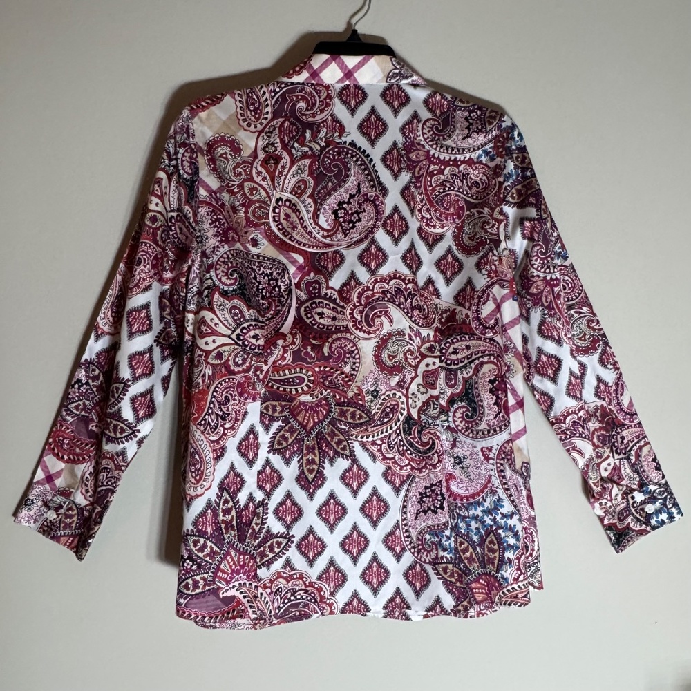 CHICO'S WOMEN'S 1 PETITE | 8P BLOUSE RED PURPLE  MIX PRINT WING COLLAR NO IRON - Picture 10 of 12